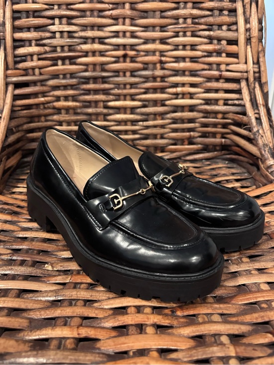 Sam Edelman Shoes - Sam Edelman Black Patent Lug-Sole Loafers with Gold accents . Size 8